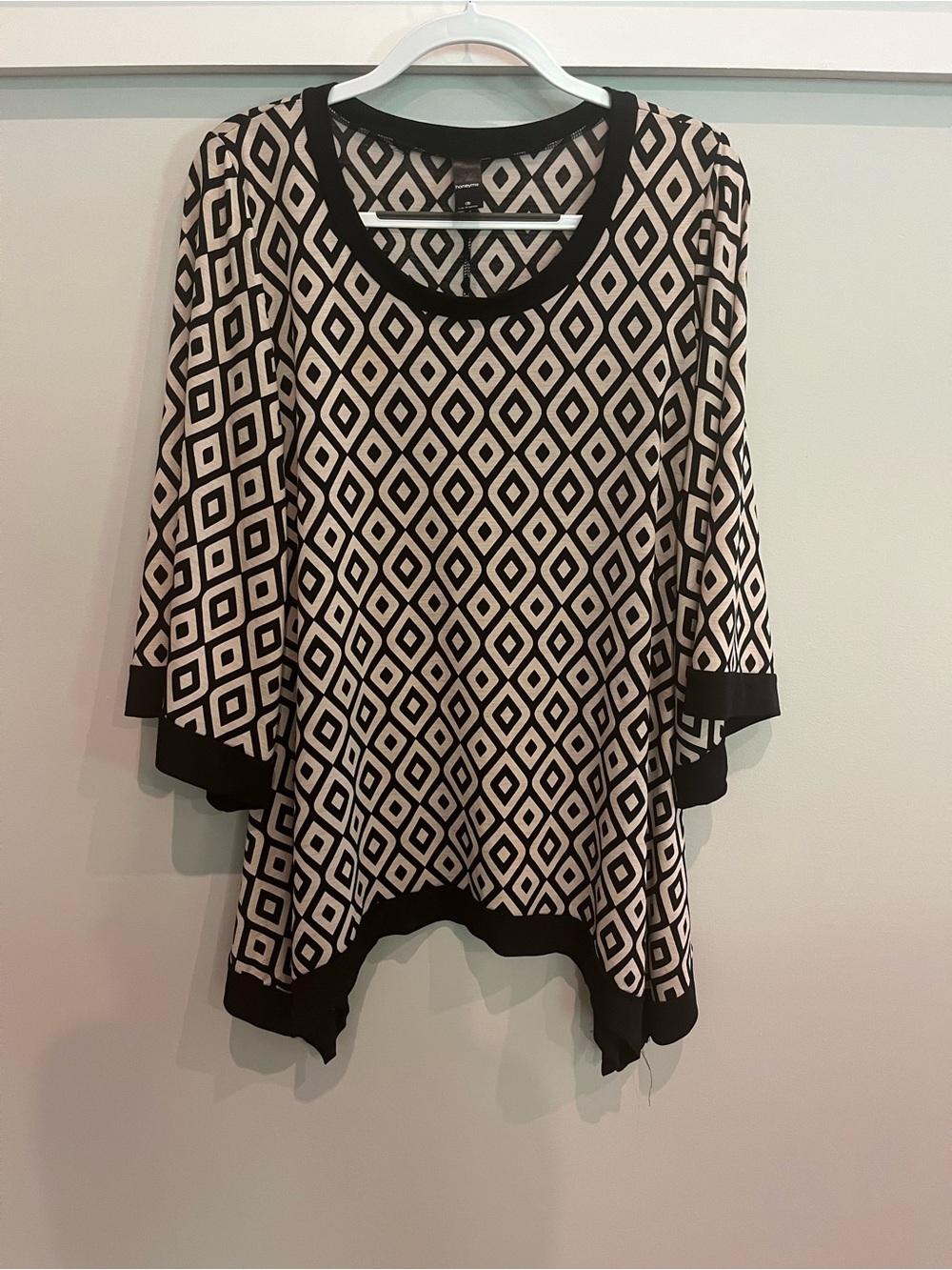 Honeyme Boutique Style Black & Tan Geometric Scoop Neck Top size S